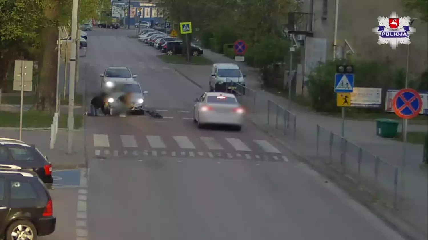 Potrącenie nastolatek na hulajnodze