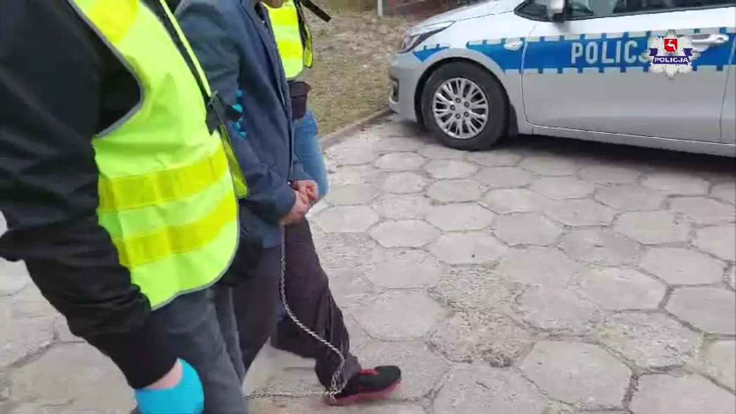 Zatrzymanie trzech mężczyzn posądzonych o podpalenie dwóch mężczyzn